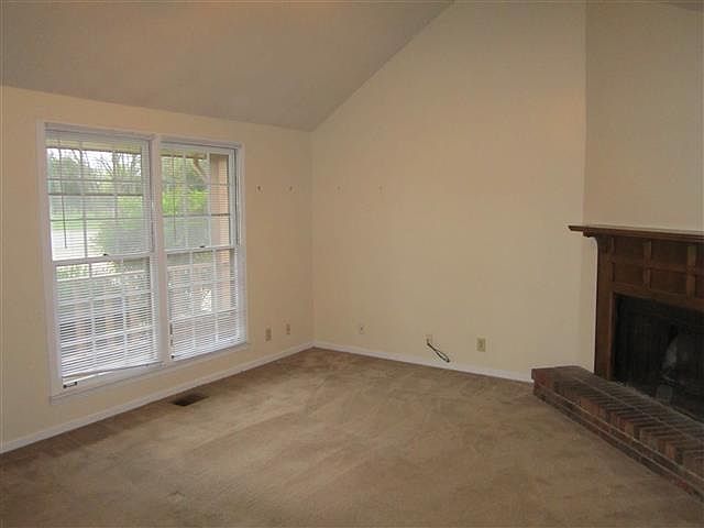 2nd image of 916 Dominion Dr