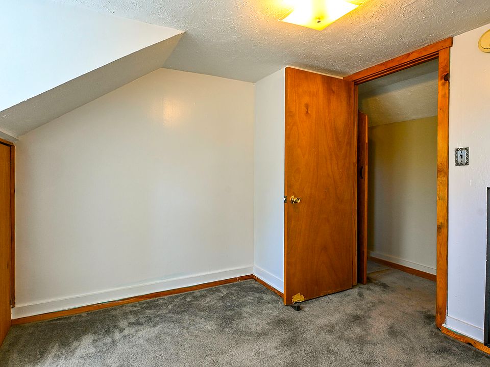 43rd image of 233 Mountain Road
