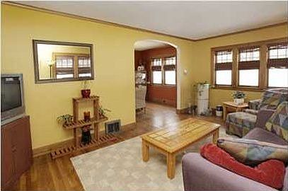 3rd image of 724 Evelyn St NE
