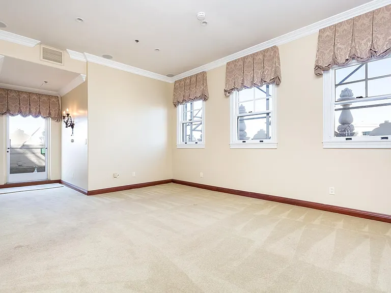 702 Ash St #1500 — Photo 19