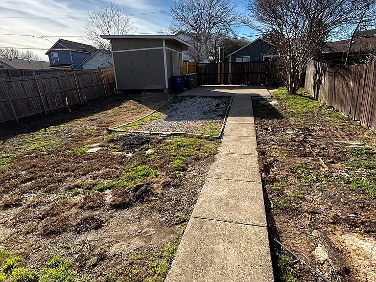 2315 Summit Ln — Photo 2
