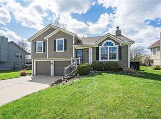 414 N Crest Dr, Raymore, MO 64083