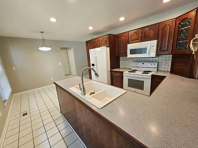 591 E Long Lake Rd — Photo 36