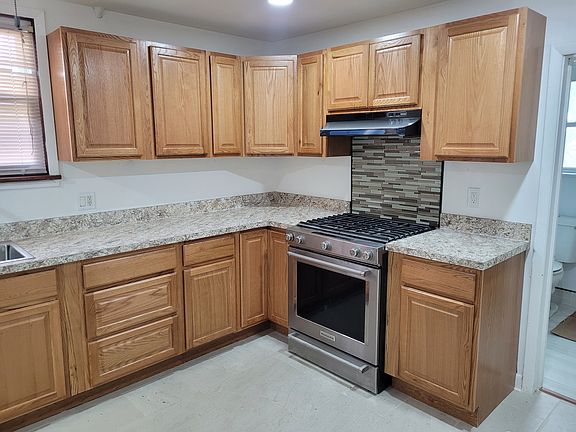 2nd image of 76 Bedford St