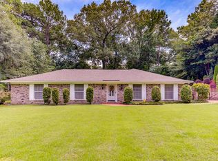400 Inglewood Dr, Vicksburg, MS 39180