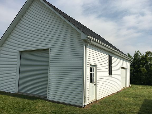 3rd image of 834 Chase Dr