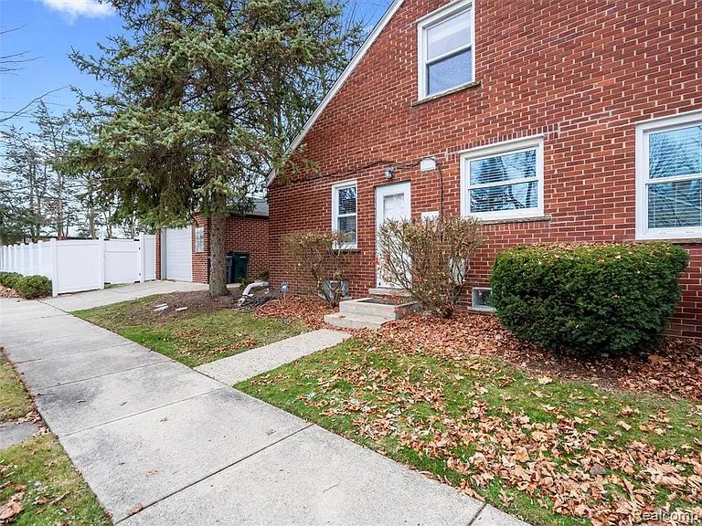 2090 Bradford Rd — Photo 30