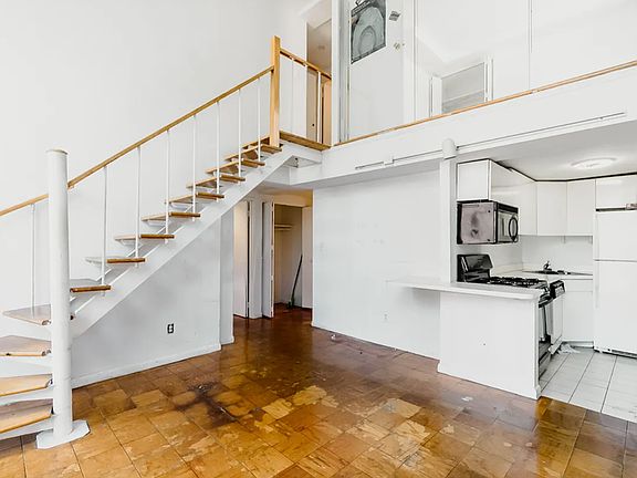 4th image of 259 Elizabeth St #4