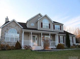 71 Deer Ln, Manorville, NY 11949