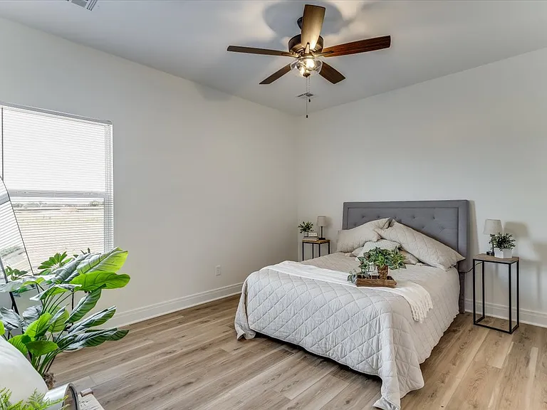 5425 Rolly St #100 — Photo 8