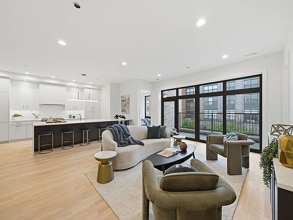 2nd image of 2481 N Milwaukee Ave #202