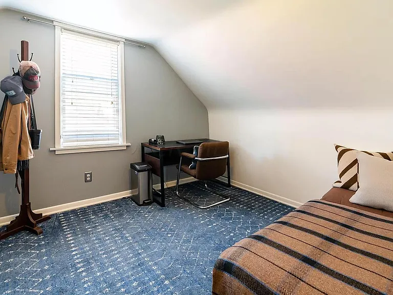 329 Jackson St — Photo 11