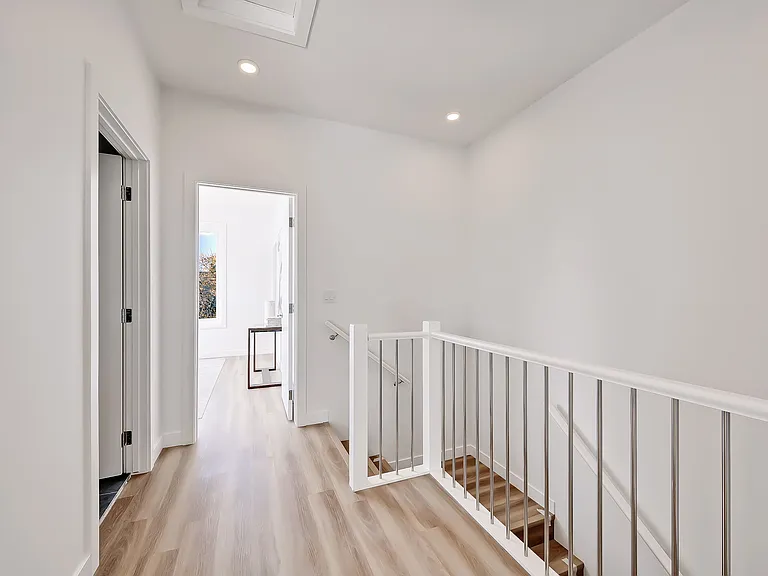 2049 43rd Ave SW — Photo 10