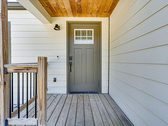 2nd image of 204 N Lovell Ave