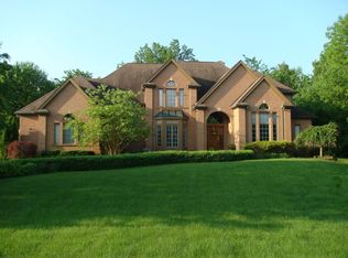 8891 Turfway Bend Dr, Powell, OH