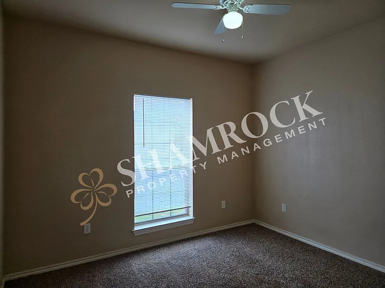 2230 Breezy Dr — Photo 11