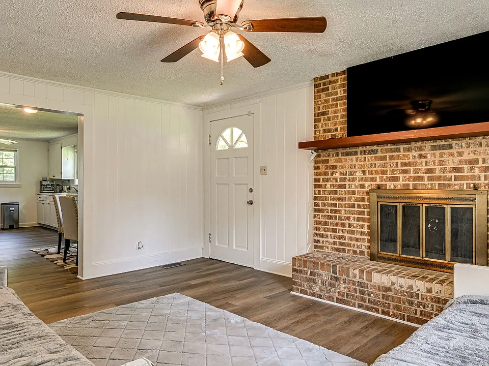 611 Austin Dr