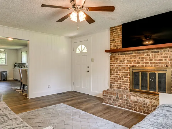 611 Austin Dr, Charlotte, NC 28213
