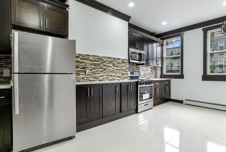 2nd image of 1427 Dekalb Ave APT 2L