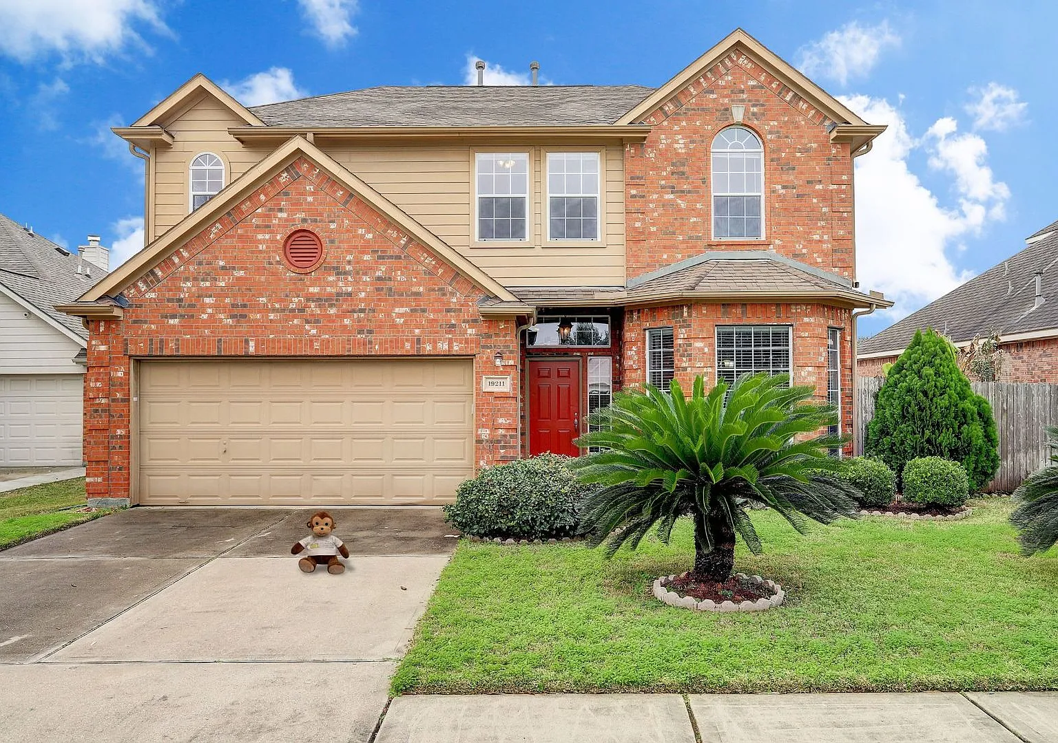 Lovely two-story 5 Bedroom Home — Photo 4
