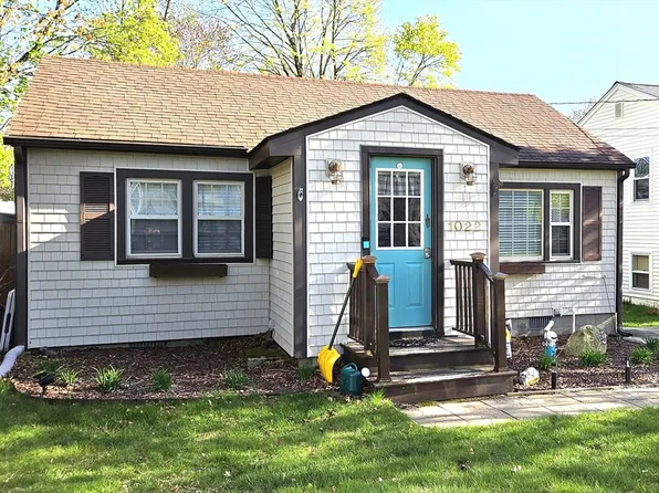 1022 Ivers St, New Bedford, MA 02745