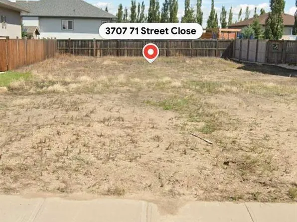 3707 71 Street Close, Camrose, AB T4V 5A9