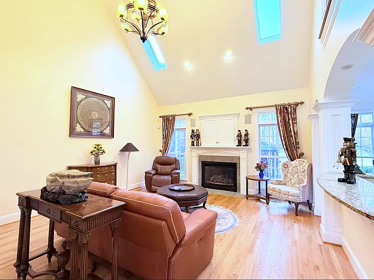 1216 Dorleath Ct — Photo 9