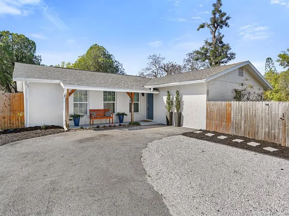 635 Melody Cir, Sarasota, FL 34237