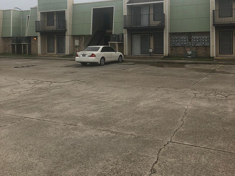 1st image of 4200 Maplewood Dr APT 103