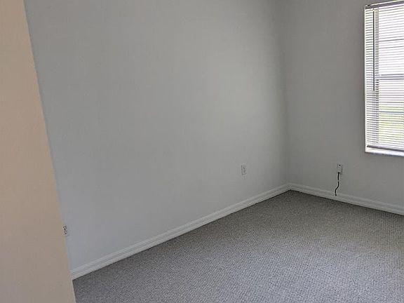 4th image of 54 Plain View Dr