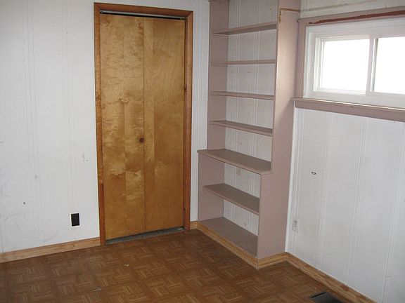 4th image of 317 E Walnut St