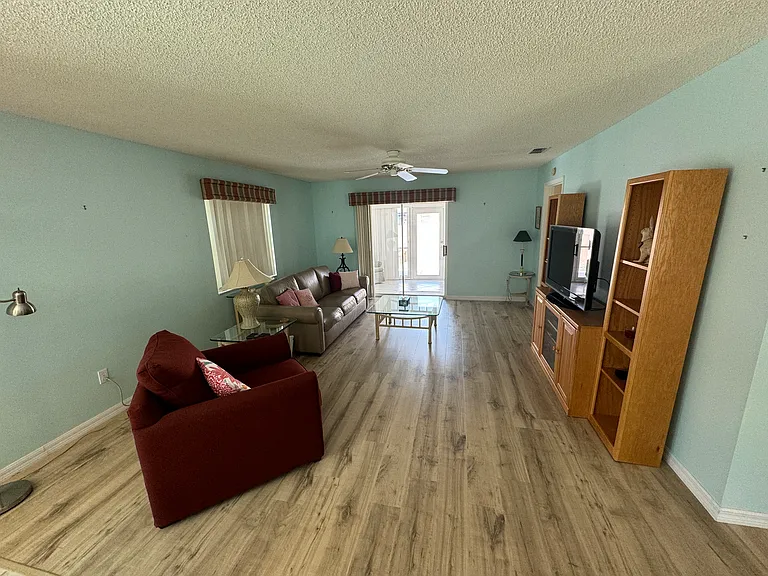 616 Enconto St — Photo 2