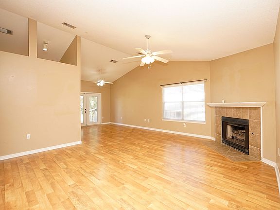 5th image of 305 Saint Charles Ave
