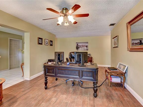 3rd image of 929 N Union Cir