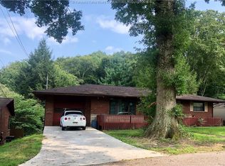 900 Hughes Dr, Saint Albans, WV 25177