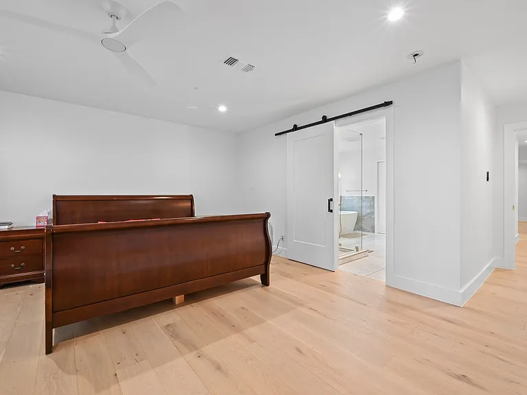 4805 Greystone Dr — Photo 3