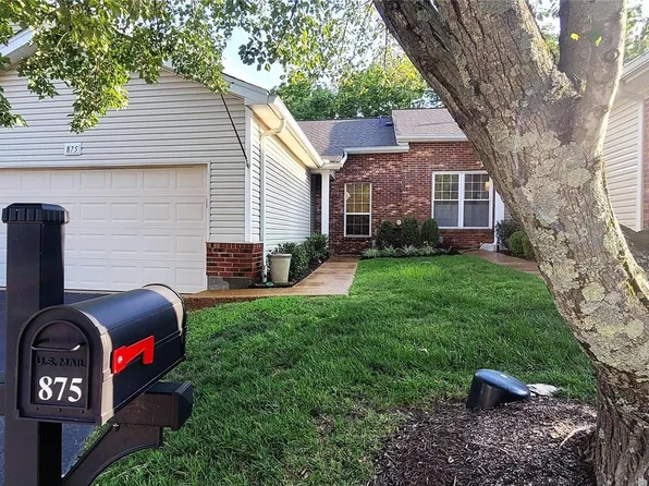 875 Woodside Trails Dr, Ballwin, MO 63021
