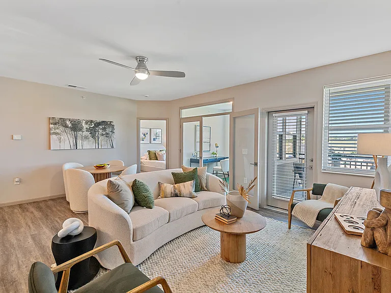 19Nineteen Promenade — Photo 178