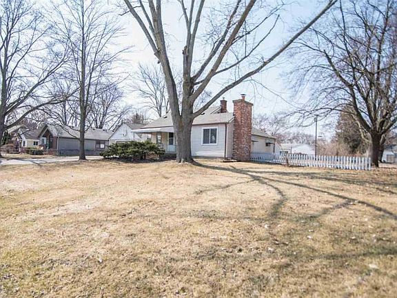 2nd image of 47455 Pinecrest Dr