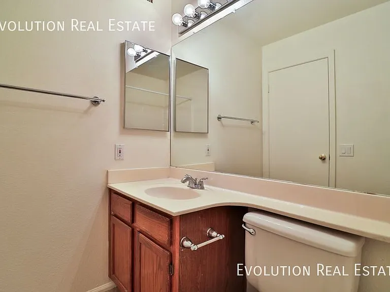 3226 E Sequoia Dr — Photo 17