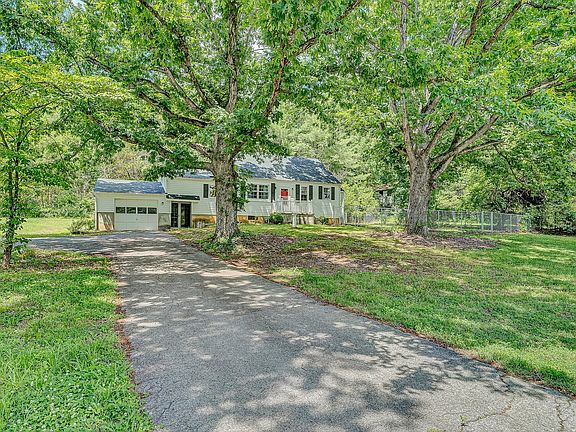 3rd image of 2908 Loch Haven Dr