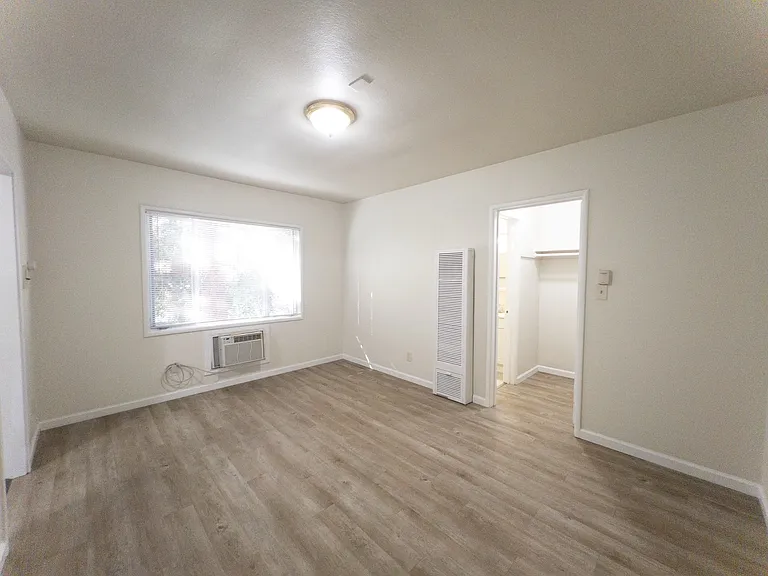 1721 O St #11 — Photo 2