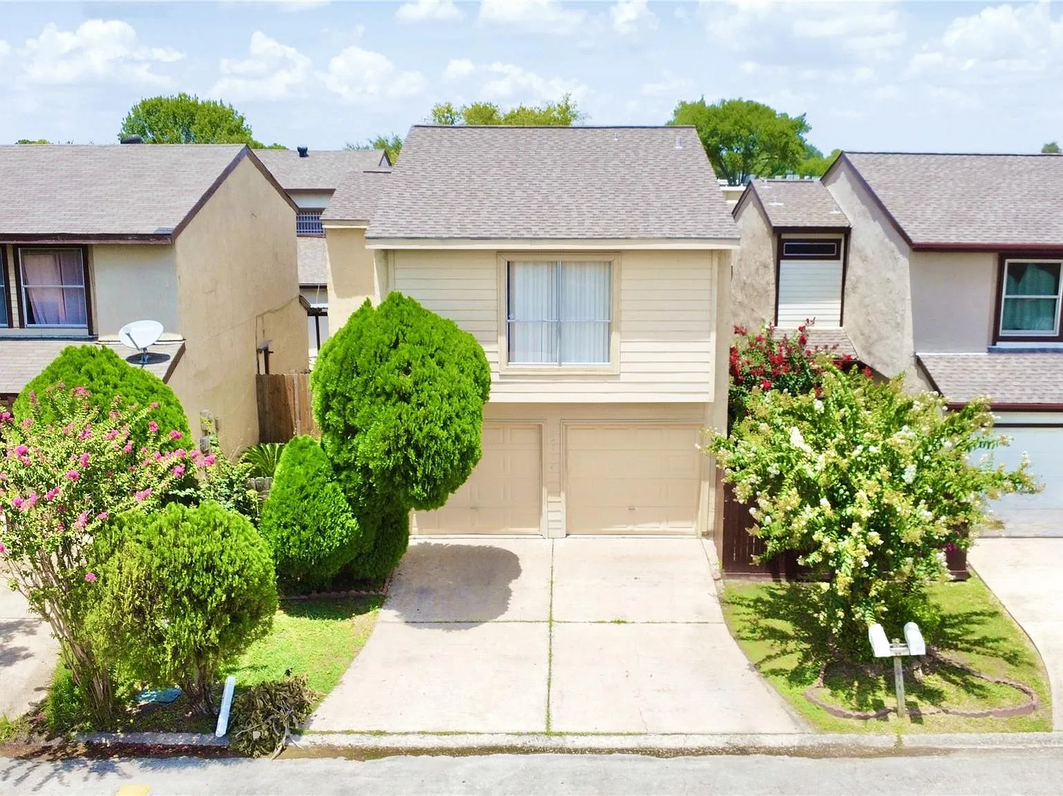3 bed, 2.5 bath, 1364 sqft, $1,799 — Photo 1