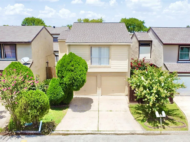 12504 Autumn Leaf Ln — Photo 1