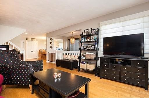 4th image of 22 Brittania Cir