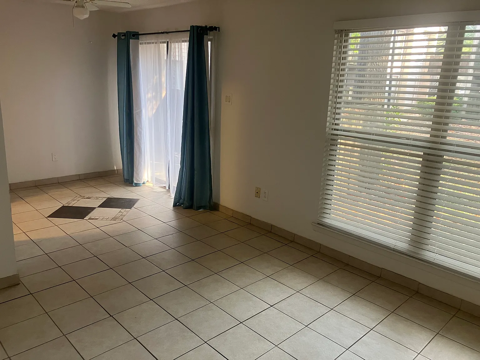 1 bed, 696 sqft, $875 — Photo 1