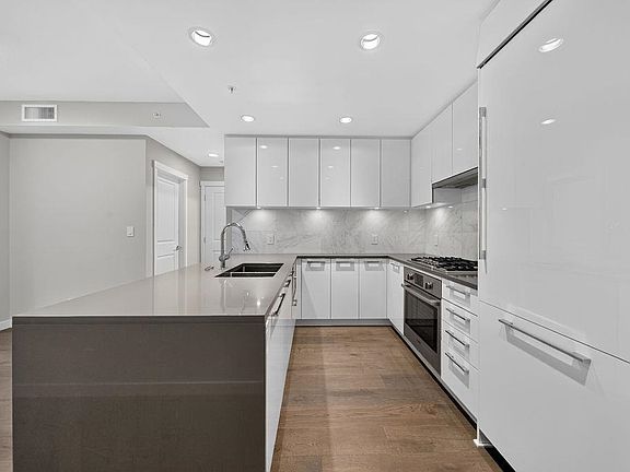 5th image of 5687 Gray Ave #115