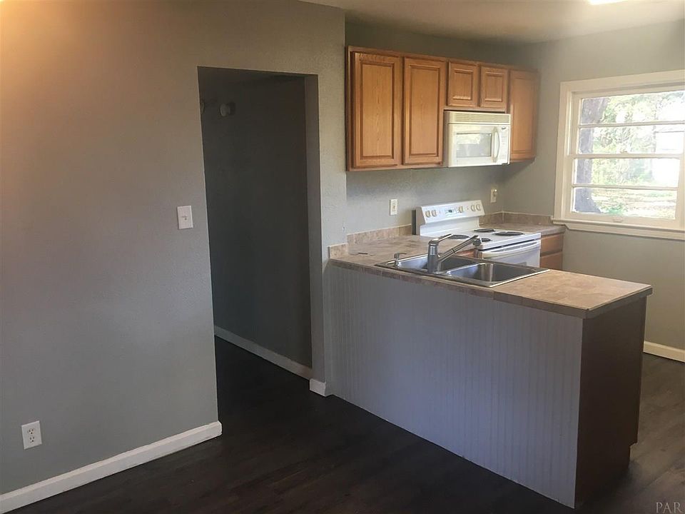 2nd image of 8 Baggett Ct
