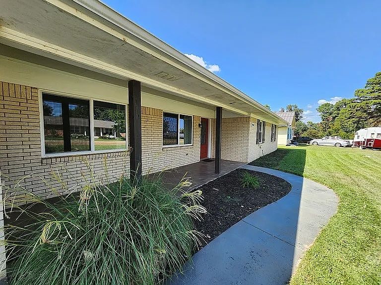 1st image of 21468 Circle Dr