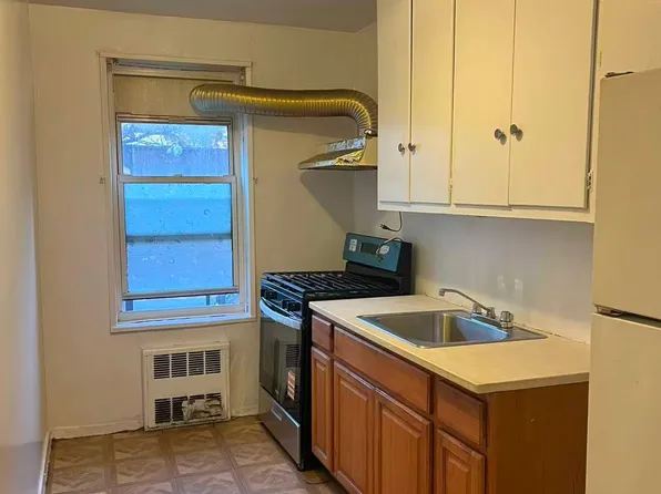 42-40 Bowne Street image 3 of 6